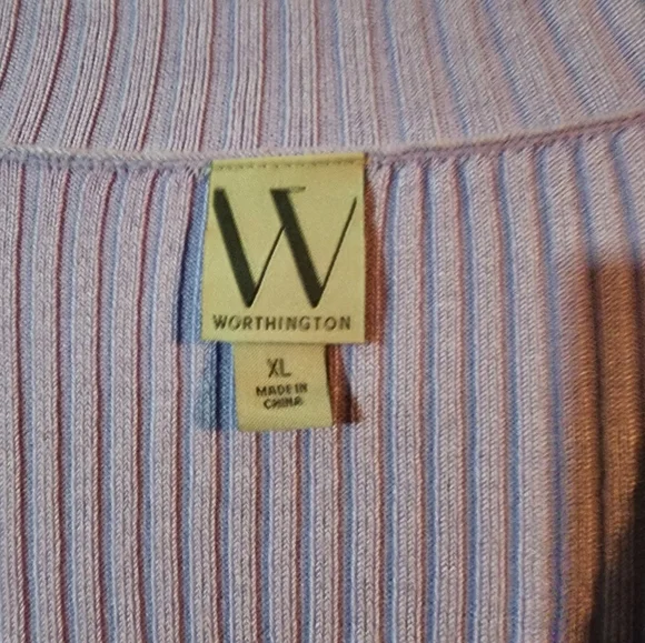 Light purple short sleeve sweater. - Picture 2 of 4